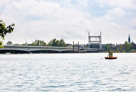 Entraves des deux côtés du pont vendredi