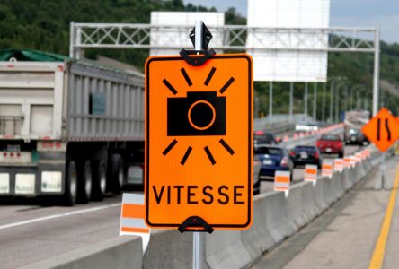 Un radar photo sur l’autoroute 10, face au chantier du REM