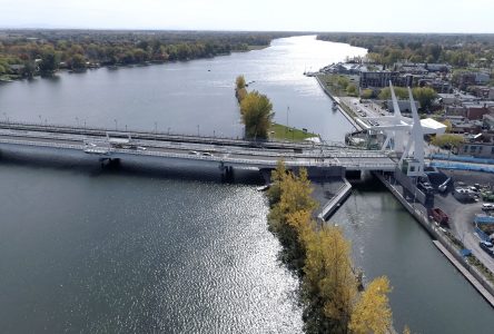 Le nouveau pont à 8 heures, samedi matin