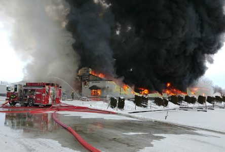 Un incendie détruit un bâtiment de la Marina Fortin à Saint-Paul-de-l’Île-aux-Noix