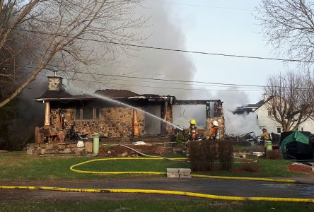 Une résidence détruite par les flammes à Sabrevois