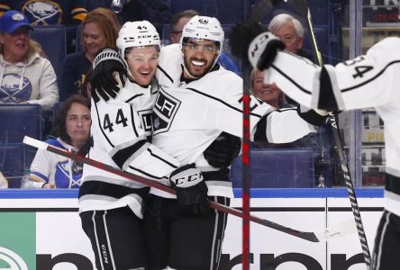 Athanasiou et Petersen mènent les Kings vers un gain de 3-0 contre les Sabres