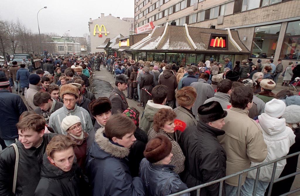 Anciennement un symbole puissant en Russie, McDonald’s se retire