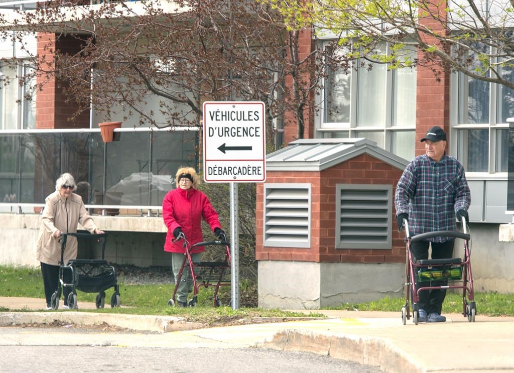 Budget Girard: les aînés veulent des soins à domicile et une aide directe