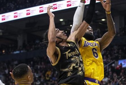 James récolte 36 points et les Lakers freinent la séquence de succès des Raptors