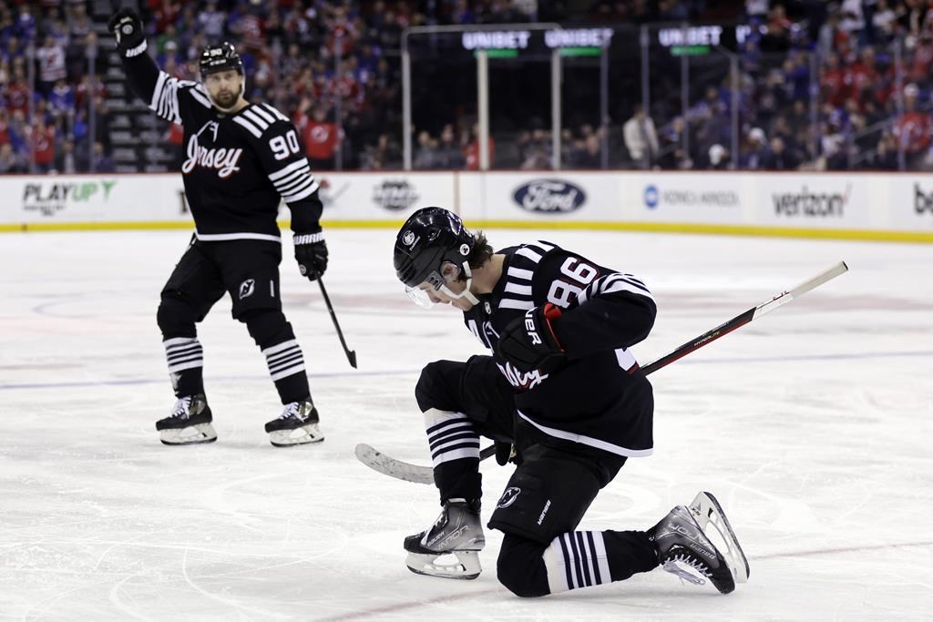 Deux buts de Jack Hughes aident les Devils à surprendre les Rangers