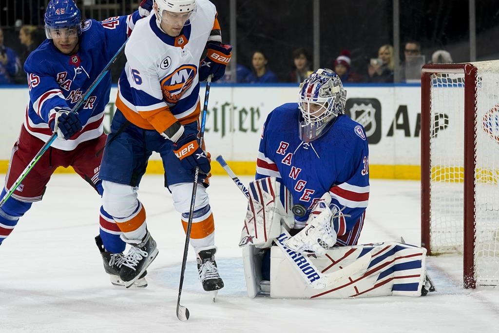 Barzal et Varlamov aident les Islanders à vaincre les Rangers 3-0