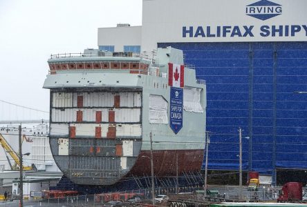 Navires pour la Marine et la Garde côtière: dépassements de coûts et délais à prévoir