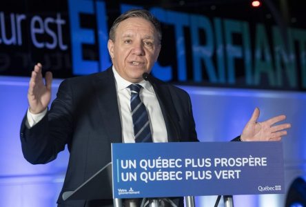 Tramway de Québec: François Legault justifie sa volte-face sur le décret