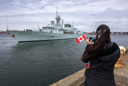 Sondage: les dépenses en défense suffisent selon près de la moitié des Canadiens