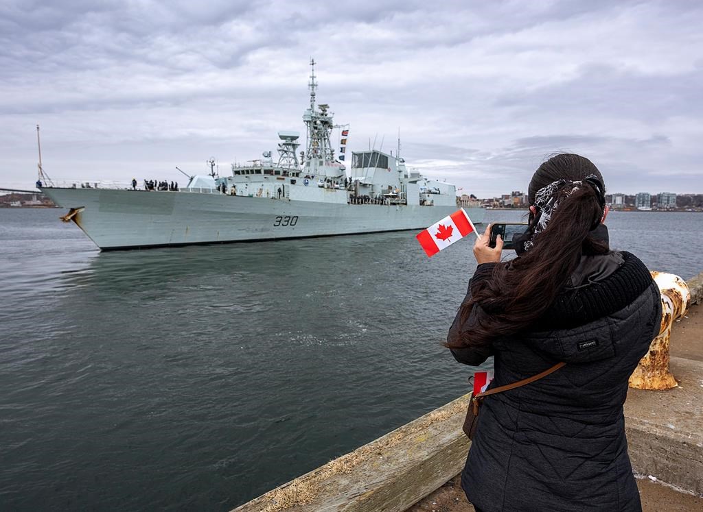 Sondage: les dépenses en défense suffisent selon près de la moitié des Canadiens