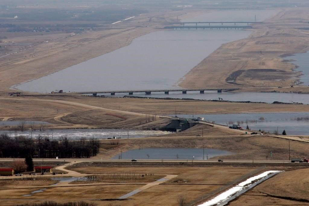 Le Manitoba prévoit la mise en service du canal de dérivation de la rivière Rouge