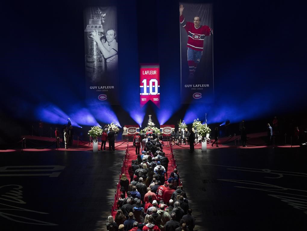 Les Québécois rendent hommage à Guy Lafleur, qui les rendait fiers