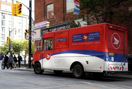 Vaccination COVID obligatoire: Postes Canada gagne; le grief du syndicat rejeté