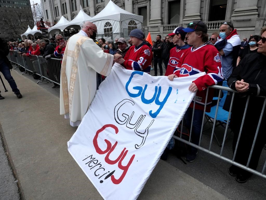 Des personnalités de tous les milieux ont rendu hommage à Guy Lafleur