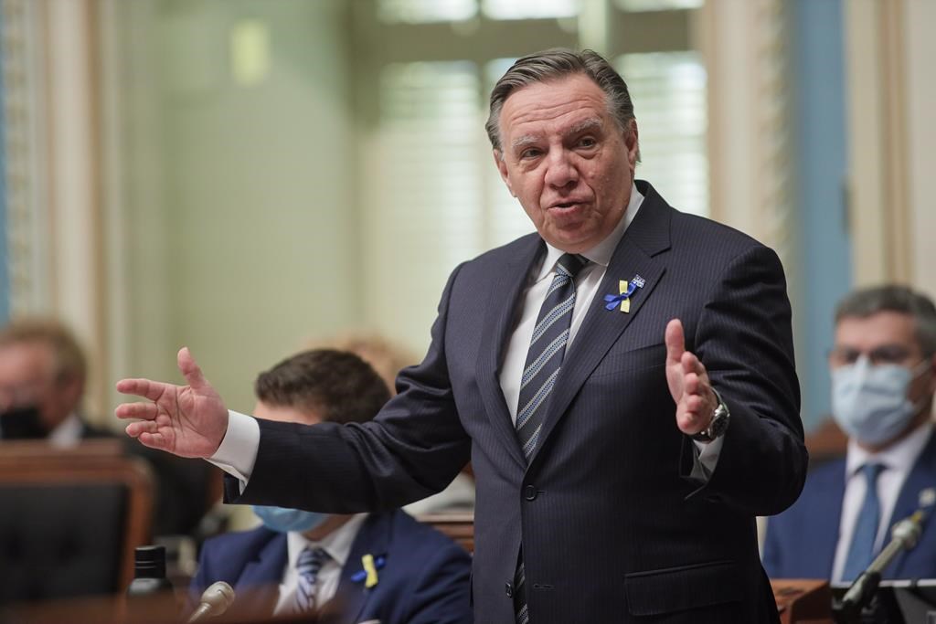 Sociétés d’État: Legault prône la fin des bonis, mais justifie le salaire d’Emond