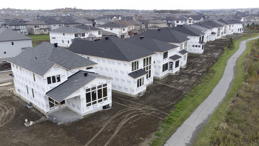 Logement en Ontario: néo-démocrates et conservateurs s’engagent à accroître l’offre