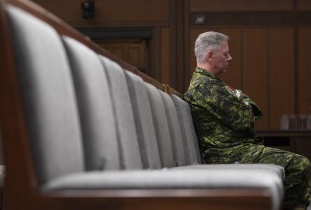 Le général à la retraite Jonathan Vance renonce à un honneur militaire