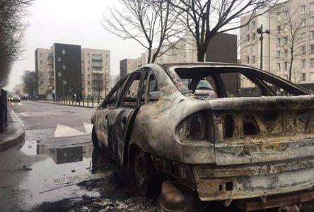 Nord de Montréal: voiture détruite par un incendie suspect dans Nouveau-Bordeaux