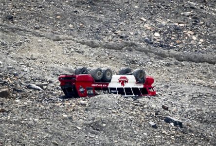 Une entreprise est accusée en lien avec un accident d’autocar en Alberta