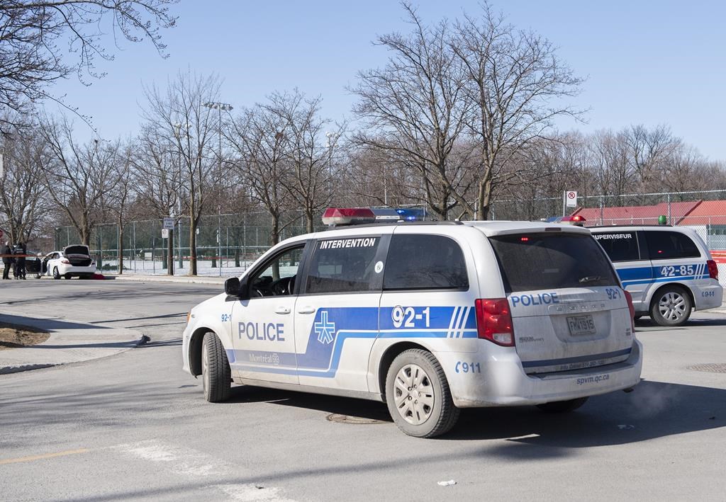 Un corps est découvert dans le coffre d’un véhicule incendié dans l’est de Montréal