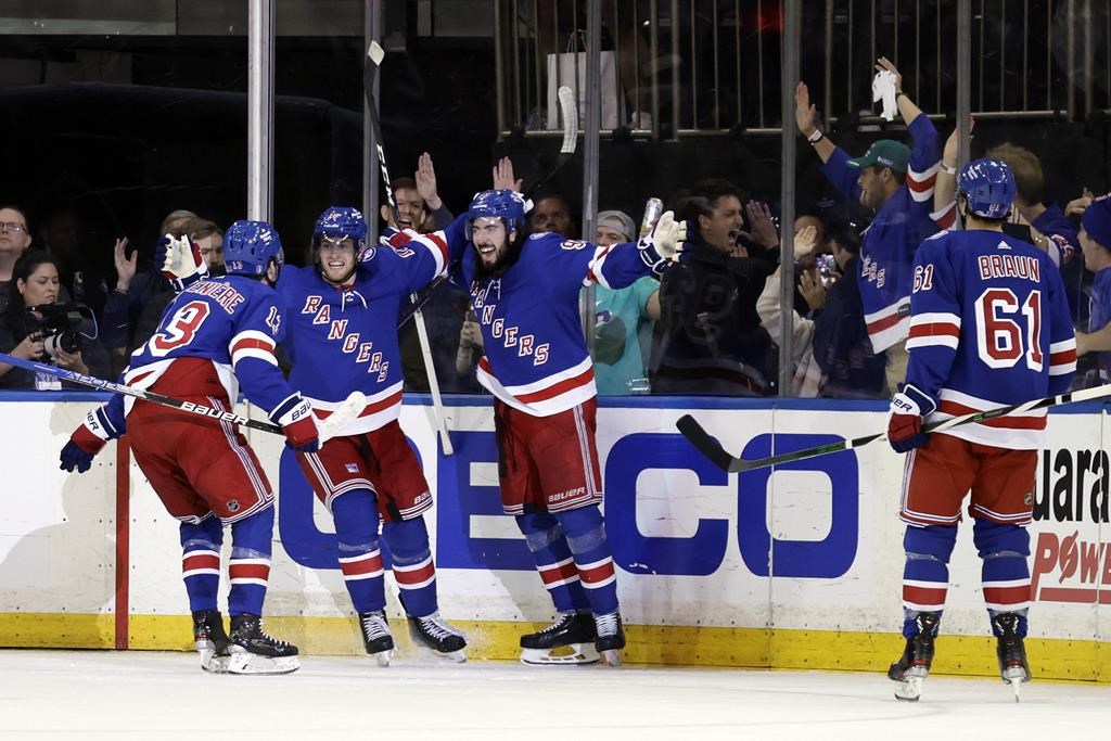 Artemi Panarin marque en prolongation et envoie les Rangers au deuxième tour