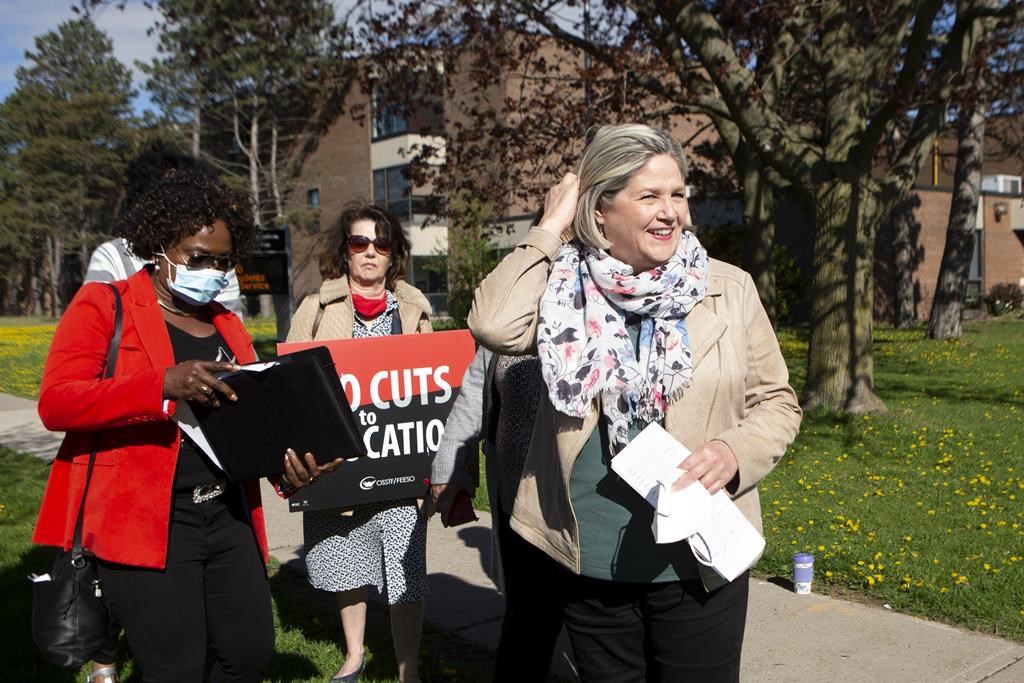 Libéraux et néo-démocrates se chamaillent au centre-gauche, à mi-campagne en Ontario