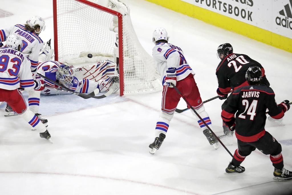 Les Hurricanes viennent de l’arrière et triomphent en prolongation au match no 1