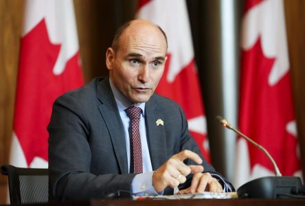 Le ministre Duclos veut soutenir le réseau des soins de santé en Ukraine, éprouvé