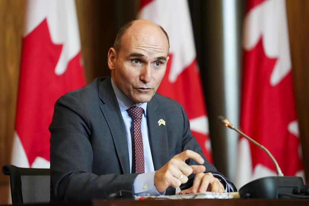 Le ministre Duclos veut soutenir le réseau des soins de santé en Ukraine, éprouvé