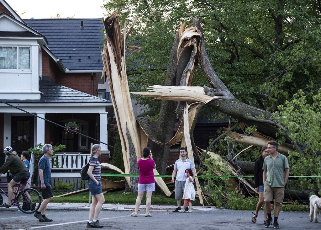 Orages violents au Québec et en Ontario: neuf morts, dégâts et pannes d’électricité