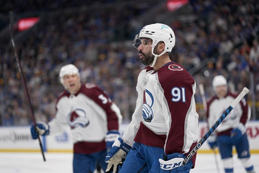 Tour du chapeau pour Nazem Kadri; l’Avalanche solidement en contrôle de la série, 3-1