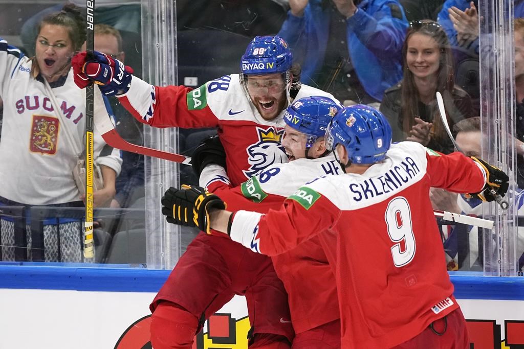 La Finlande triomphe en prolongation et gagne la médaille d’or devant ses partisans