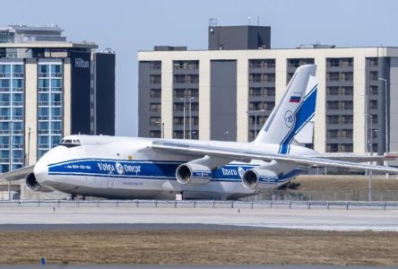 Un avion-cargo russe est bloqué à l’aéroport Pearson depuis l’invasion de l’Ukraine