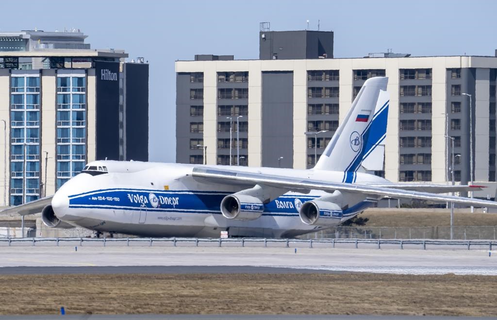 Un avion-cargo russe est bloqué à l’aéroport Pearson depuis l’invasion de l’Ukraine