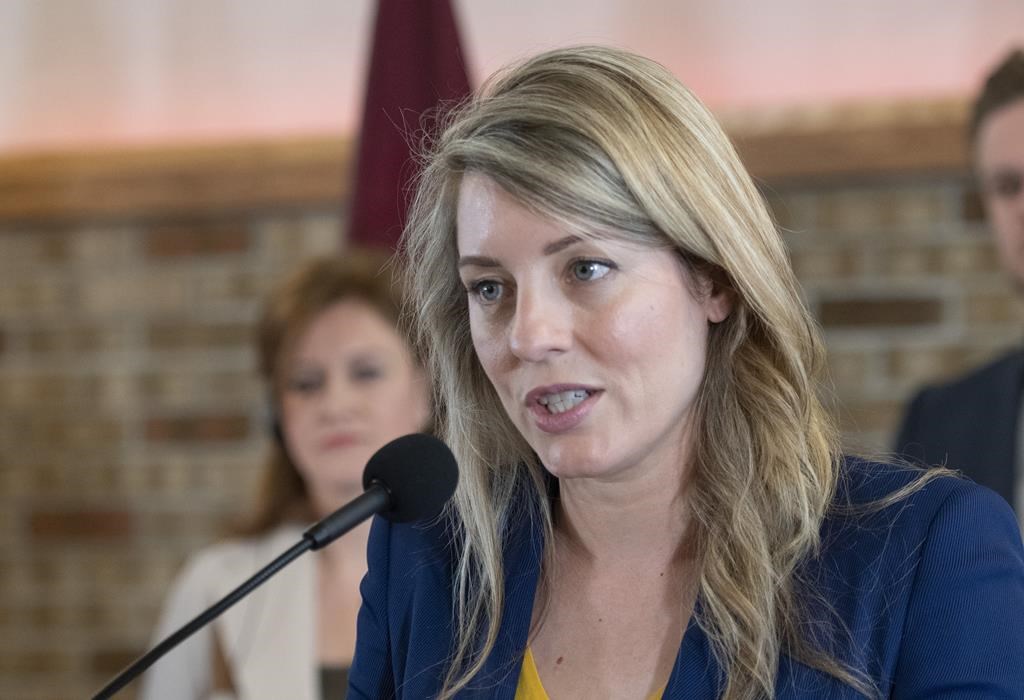 Manoeuvres d’aéronefs chinois: Mélanie Joly se dit «extrêmement préoccupée»