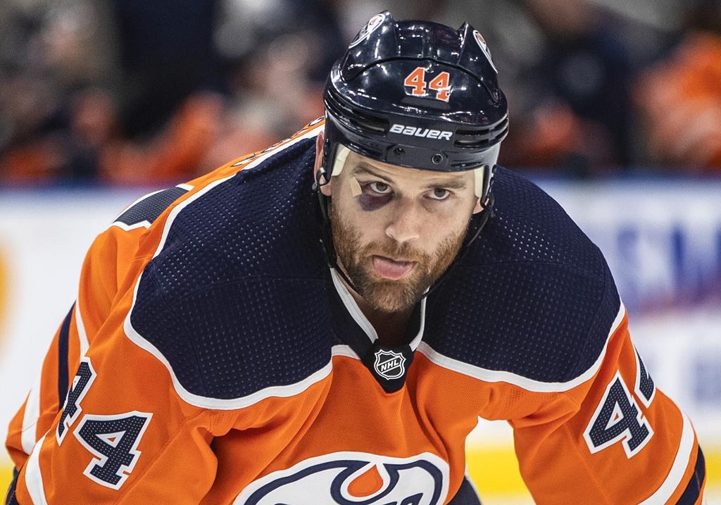 La LNH met Zack Kassian à l’amende pour avoir retiré le casque de Bowen Byram