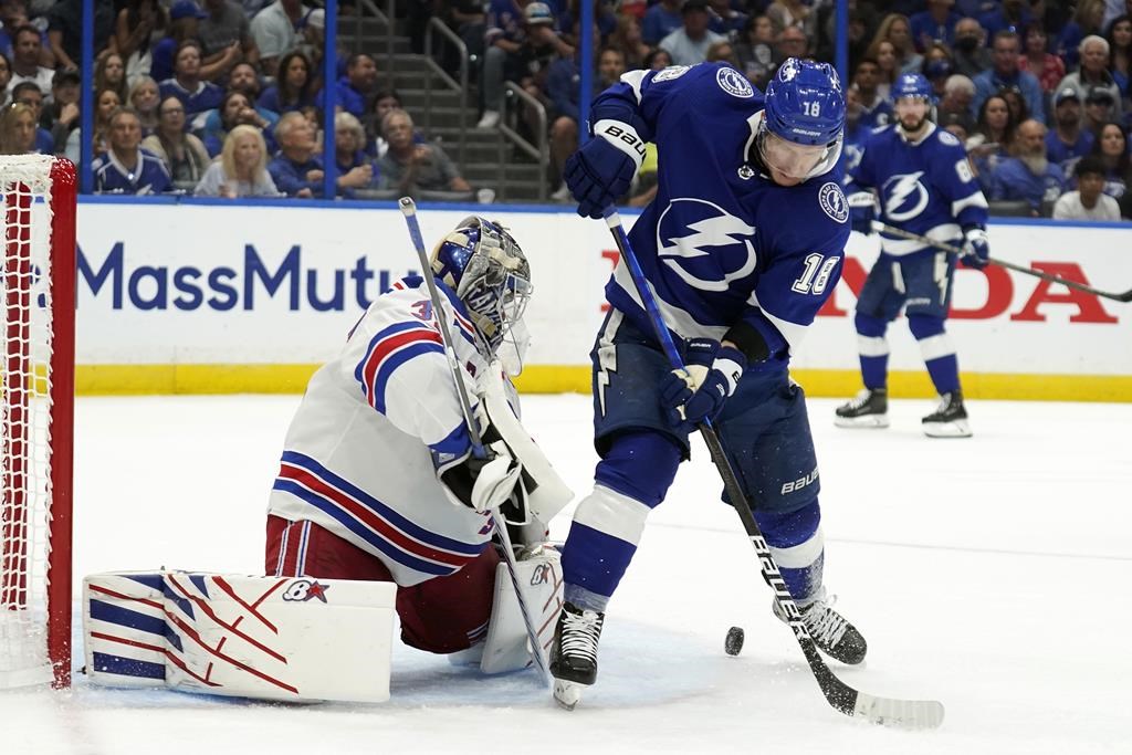 Ondrej Palat marque tard en troisième période et permet au Lightning de gagner 3-2