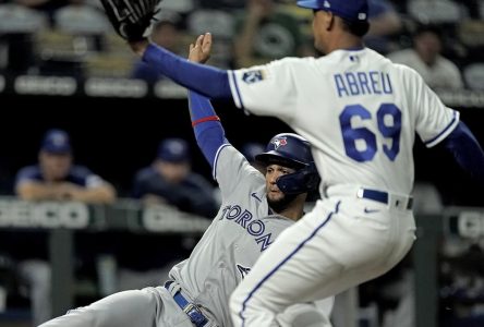 Bichette claque un circuit et les Blue Jays blanchissent les Royals 8-0