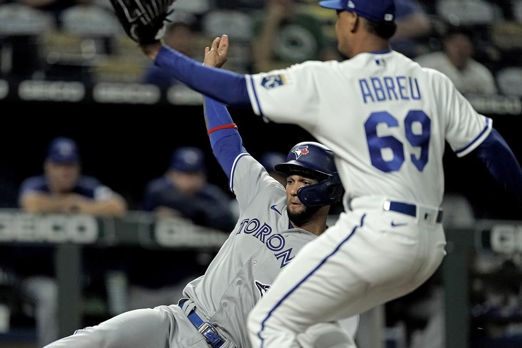 Bichette claque un circuit et les Blue Jays blanchissent les Royals 8-0