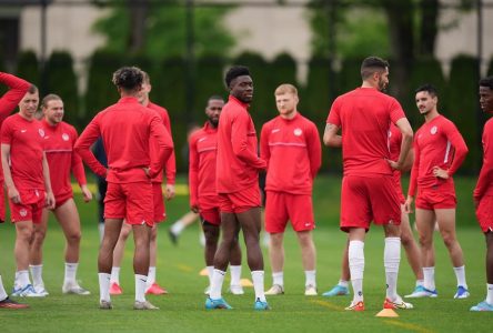 Alphonso Davies enfile l’aiguille à deux occasions et le Canada défait Curaçao 4-0