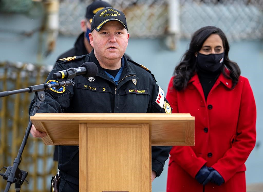 Le commandant Dale St. Croix de la frégate NCSM Halifax est temporairement suspendu