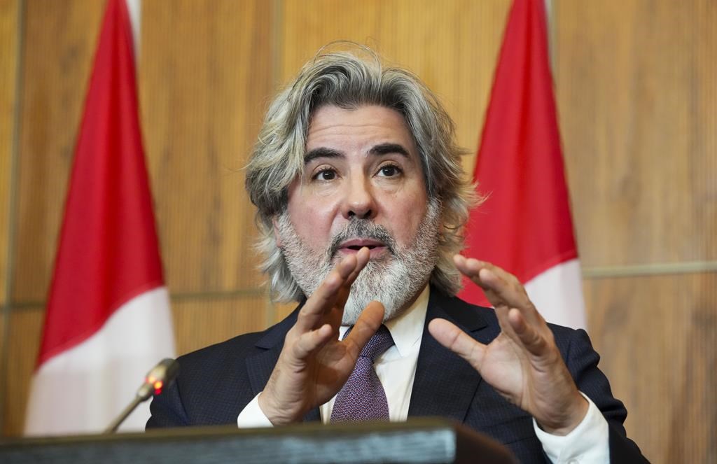 Langues officielles: Ottawa veut protéger les deux communautés, dit Pablo Rodriguez