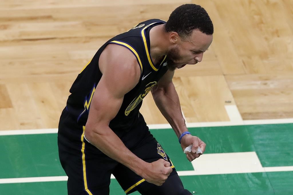 Curry obtient 43 points et les Warriors gagnent à Boston, égalant ainsi la finale