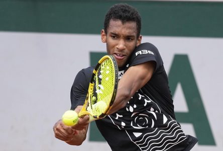 Auger-Aliassime est surpris par van Rijthoven en demi-finales à Bois-le-Duc