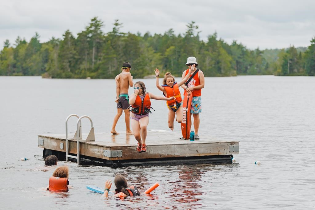 Un camp d’été néo-écossais offre des places pour des enfants en deuil