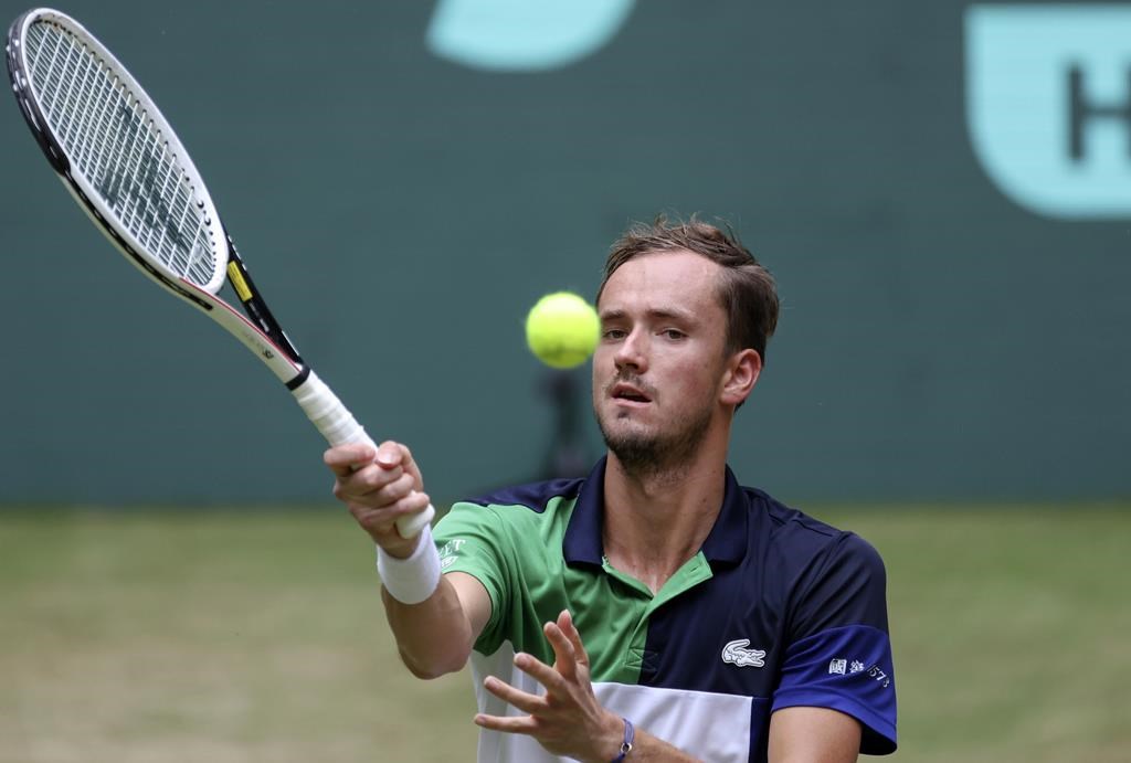 Le favori Daniil Medvedev affrontera Hubert Hurkacz en finale au tournoi de Halle