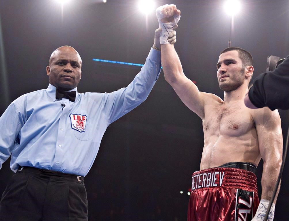 Beterbiev défait Smith fils en deux rounds seulement et remporte une autre ceinture