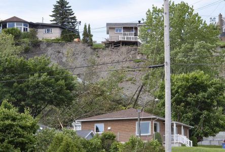 Les autorités de Saguenay tentent de reloger les évacués du glissement de terrain