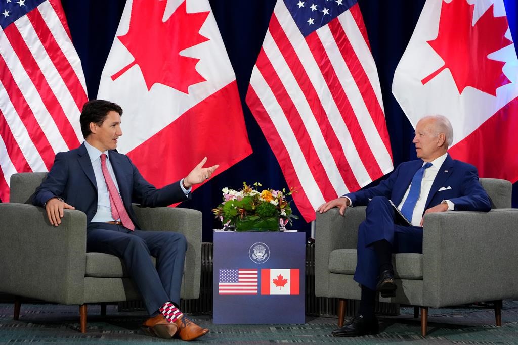 Sondage: confiance des Canadiens en Biden en recul, mais en hausse à l’égard des É.U.